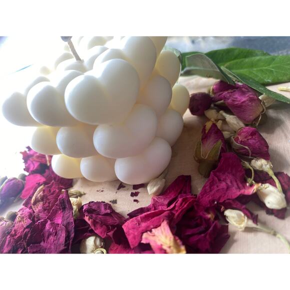 WHITE GARDENIA Heart Shaped Soy Wax Candle - 5.5 oz - Picture 4 of 5